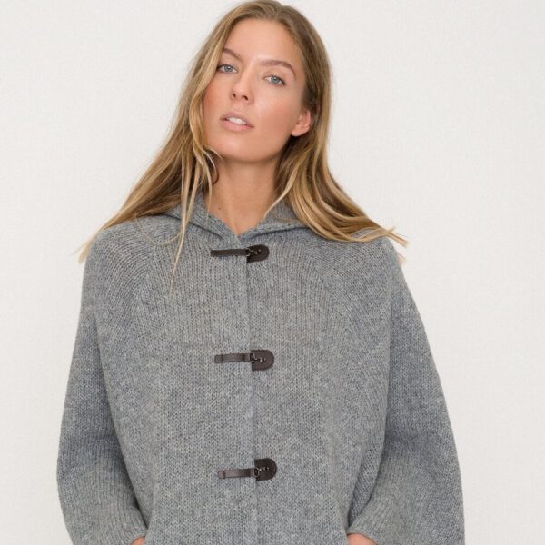 Women Merino Wool Poncho in Gray Color and Toggle Closure, Comfortable Wool Poncho DROP